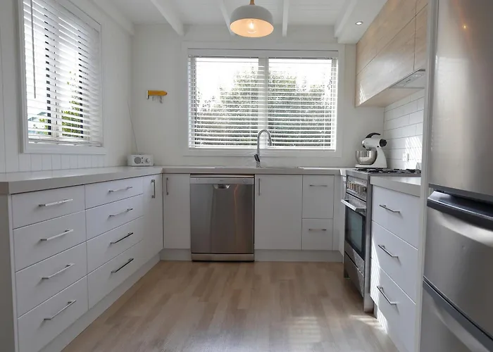 The Clearwater Cottage - Te Anau Holiday Home